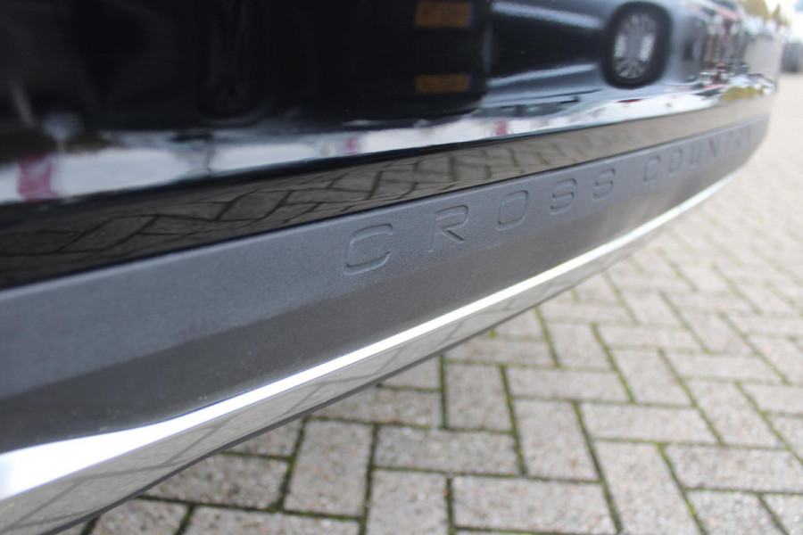 Volvo V60 Cross Country 2.0 B5 250PK CROSSCOUNTRY AWD Ultimate AWD (VIERWIELAANDRIJVING) | PANORAMISCH SCHUIF/KANTELDAK | PARKEERVERWARMING MET TIMER (STANDKACHEL) | MORITZ LEDEREN BEKLEDING MET COMFORTSTOELEN EN DUAL TONE LEDEREN STUURWIEL | ELEKTRISCH VERSTELBARE VOORSTOELEN MET GEHEUGEN OP BEIDE STOELEN | STOEL, STUUR EN ACHTERBANKVERWARMING | PREMIUM AUDIO BY HARMAN KARDON | ADAPTIEVE FULL LED KOPLAMPEN | LED MISTLAMPEN |VERLICHTINGS PACK 2 | INTELSAFE SURROUND | PARK ASSIST "VISIUAL PARK ASSIST" INCL. 360° VIEW | ROESTVRIJSTALEN SIDE SCUFF PLATES MET ''CROSS COUNTRY" INSCIP