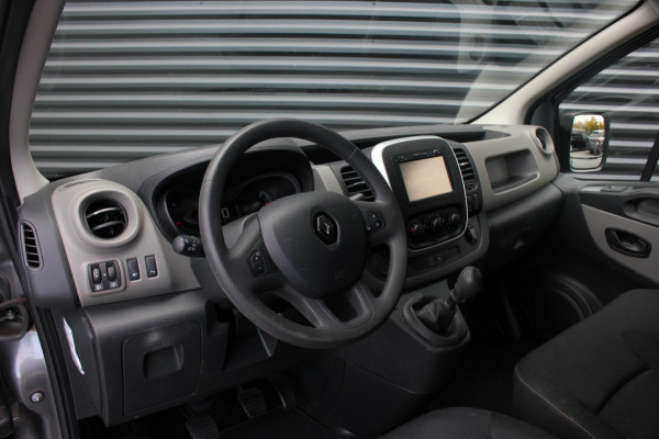 Renault Trafic 2.0 dCi T29 L2H1 Work Edition FULL BLACK / SIDE-BARS / TREKHAAK / NAVIGATIE / VERLAAGD / CRUISE CONTROL / LEDEREN