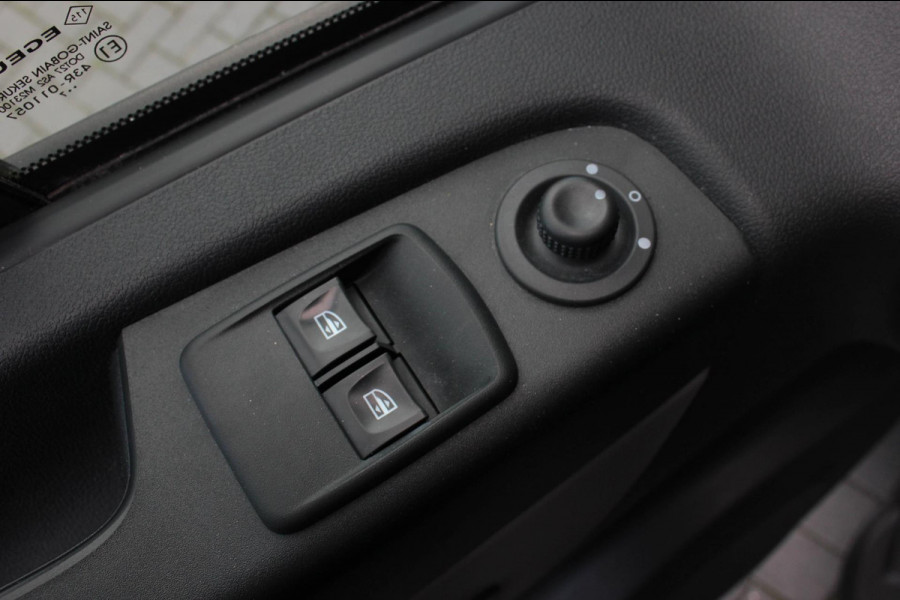 Renault Trafic 2.0 dCi T29 L2H1 Work Edition FULL BLACK / SIDE-BARS / TREKHAAK / NAVIGATIE / VERLAAGD / CRUISE CONTROL / LEDEREN