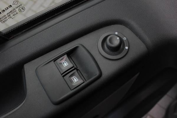 Renault Trafic 2.0 dCi T29 L2H1 Work Edition FULL BLACK / SIDE-BARS / TREKHAAK / NAVIGATIE / VERLAAGD / CRUISE CONTROL / LEDEREN
