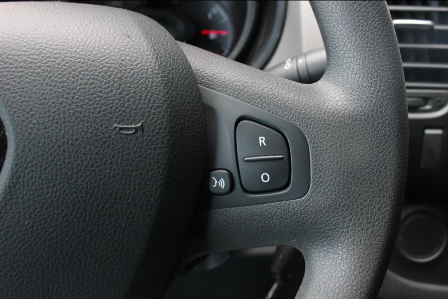 Renault Trafic 2.0 dCi T29 L2H1 Work Edition FULL BLACK / SIDE-BARS / TREKHAAK / NAVIGATIE / VERLAAGD / CRUISE CONTROL / LEDEREN