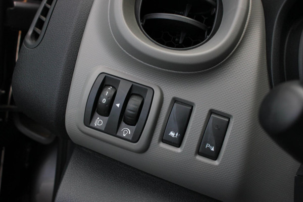 Renault Trafic 2.0 dCi T29 L2H1 Work Edition FULL BLACK / SIDE-BARS / TREKHAAK / NAVIGATIE / VERLAAGD / CRUISE CONTROL / LEDEREN
