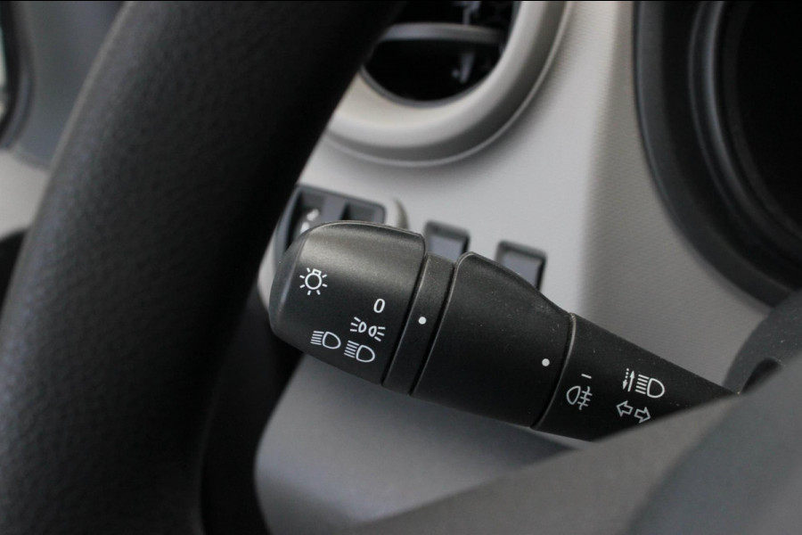 Renault Trafic 2.0 dCi T29 L2H1 Work Edition FULL BLACK / SIDE-BARS / TREKHAAK / NAVIGATIE / VERLAAGD / CRUISE CONTROL / LEDEREN