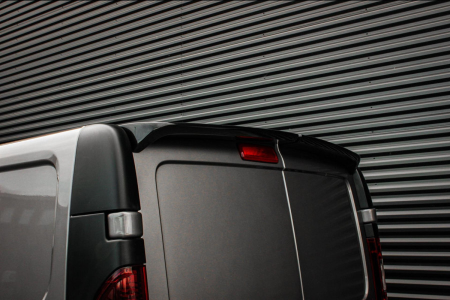 Renault Trafic 2.0 dCi T29 L2H1 Work Edition FULL BLACK / SIDE-BARS / TREKHAAK / NAVIGATIE / VERLAAGD / CRUISE CONTROL / LEDEREN