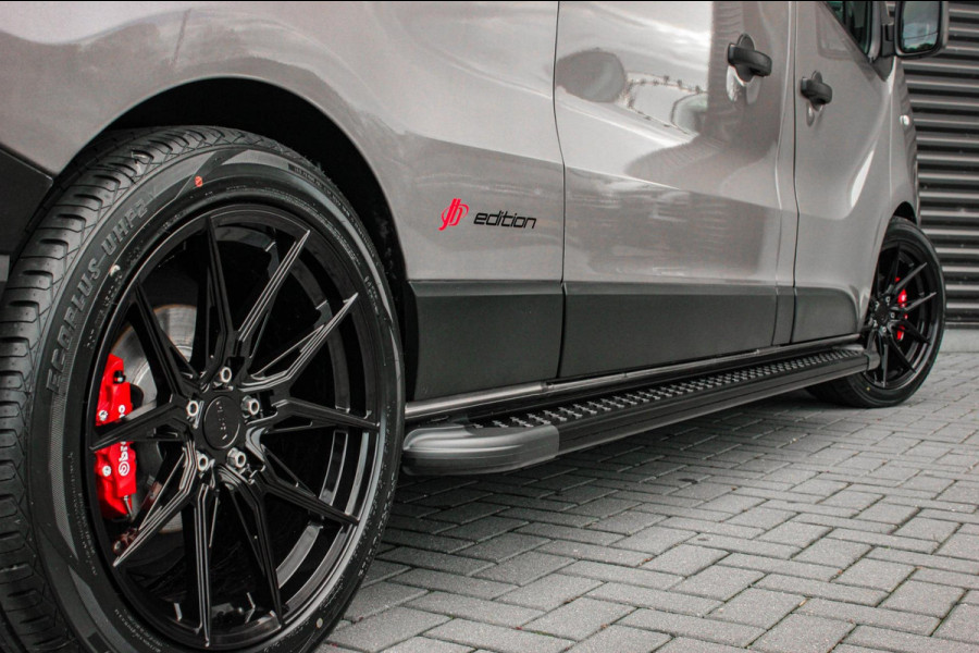 Renault Trafic 2.0 dCi T29 L2H1 Work Edition FULL BLACK / SIDE-BARS / TREKHAAK / NAVIGATIE / VERLAAGD / CRUISE CONTROL / LEDEREN