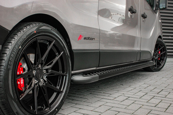 Renault Trafic 2.0 dCi T29 L2H1 Work Edition FULL BLACK / SIDE-BARS / TREKHAAK / NAVIGATIE / VERLAAGD / CRUISE CONTROL / LEDEREN