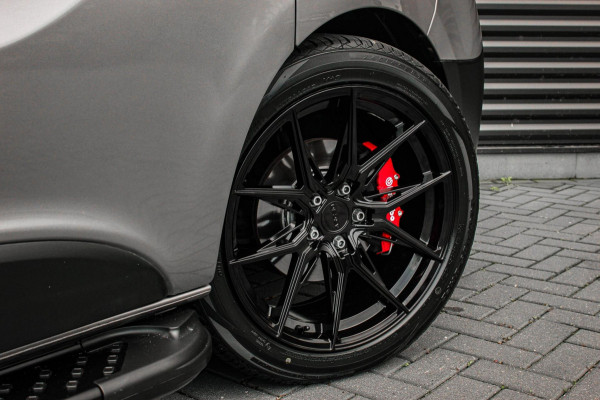 Renault Trafic 2.0 dCi T29 L2H1 Work Edition FULL BLACK / SIDE-BARS / TREKHAAK / NAVIGATIE / VERLAAGD / CRUISE CONTROL / LEDEREN