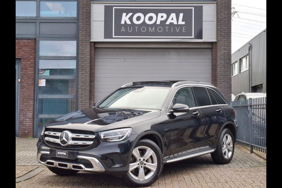 Mercedes-Benz GLC 300e 4MATIC Premium | Panoramdak | Trekhaak | Dealer Onderhouden