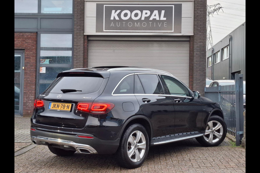 Mercedes-Benz GLC 300e 4MATIC Premium | Panoramdak | Trekhaak | Dealer Onderhouden