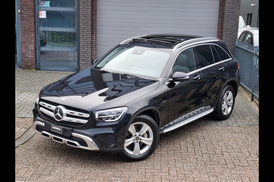 Mercedes-Benz GLC 300e 4MATIC Premium | Panoramdak | Trekhaak | Dealer Onderhouden