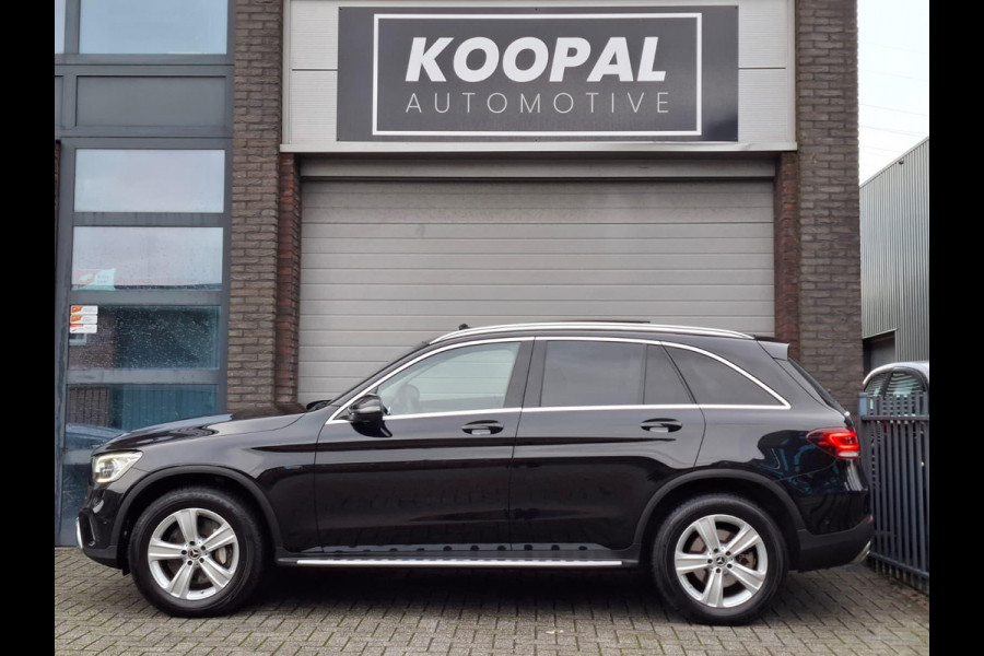 Mercedes-Benz GLC 300e 4MATIC Premium | Panoramdak | Trekhaak | Dealer Onderhouden
