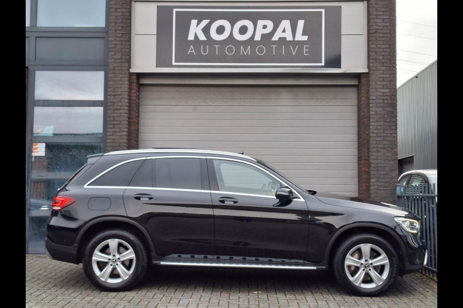 Mercedes-Benz GLC 300e 4MATIC Premium | Panoramdak | Trekhaak | Dealer Onderhouden