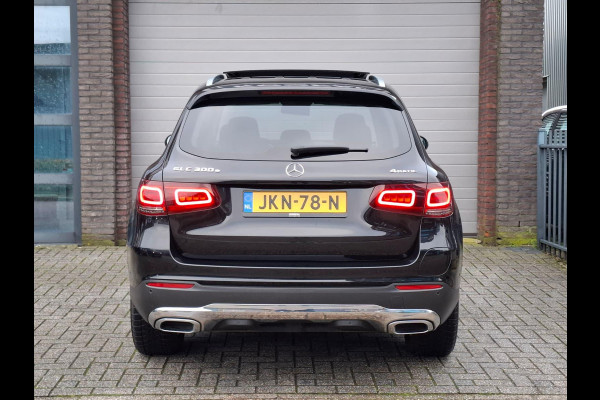 Mercedes-Benz GLC 300e 4MATIC Premium | Panoramdak | Trekhaak | Dealer Onderhouden