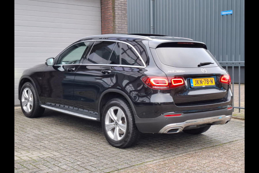 Mercedes-Benz GLC 300e 4MATIC Premium | Panoramdak | Trekhaak | Dealer Onderhouden