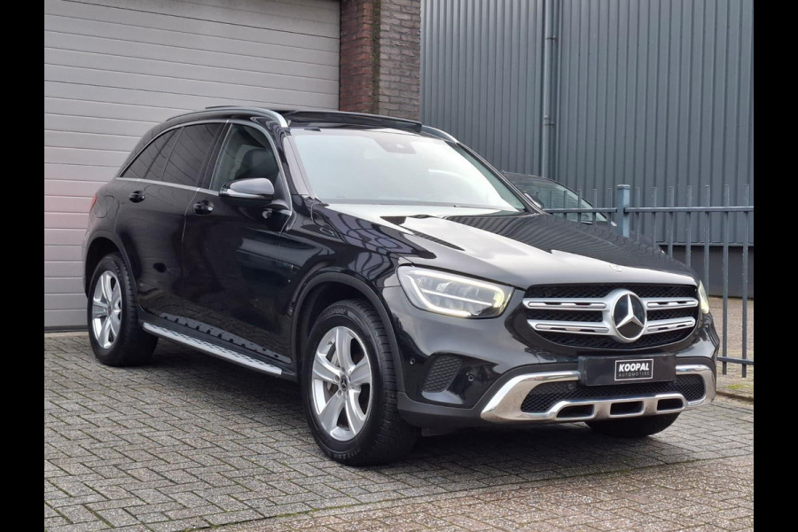 Mercedes-Benz GLC 300e 4MATIC Premium | Panoramdak | Trekhaak | Dealer Onderhouden