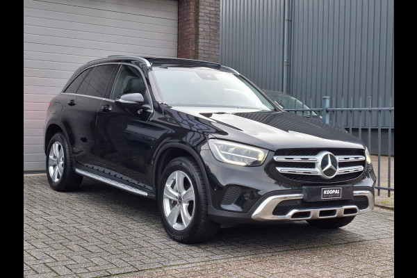 Mercedes-Benz GLC 300e 4MATIC Premium | Panoramdak | Trekhaak | Dealer Onderhouden