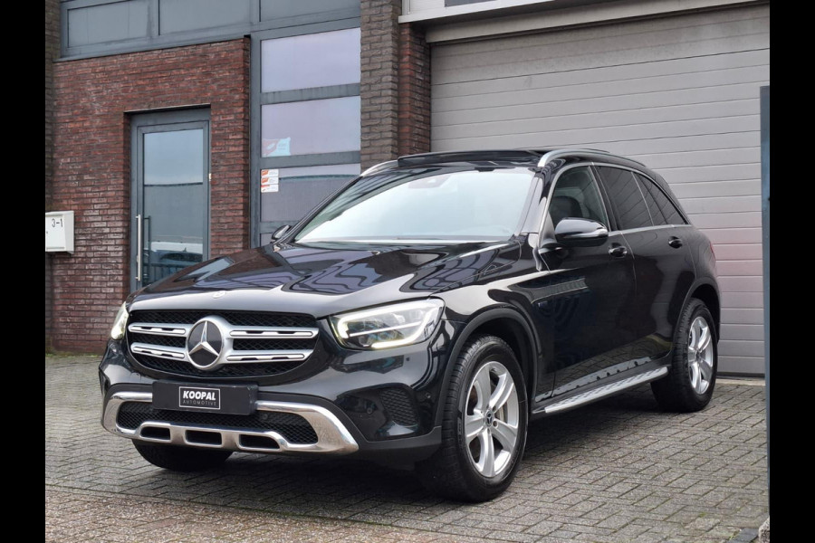 Mercedes-Benz GLC 300e 4MATIC Premium | Panoramdak | Trekhaak | Dealer Onderhouden