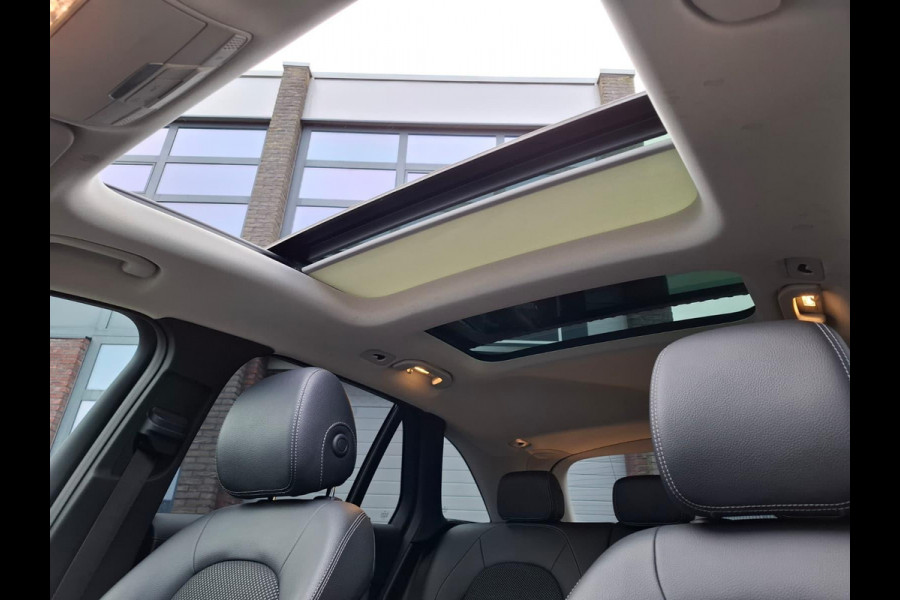 Mercedes-Benz GLC 300e 4MATIC Premium | Panoramdak | Trekhaak | Dealer Onderhouden