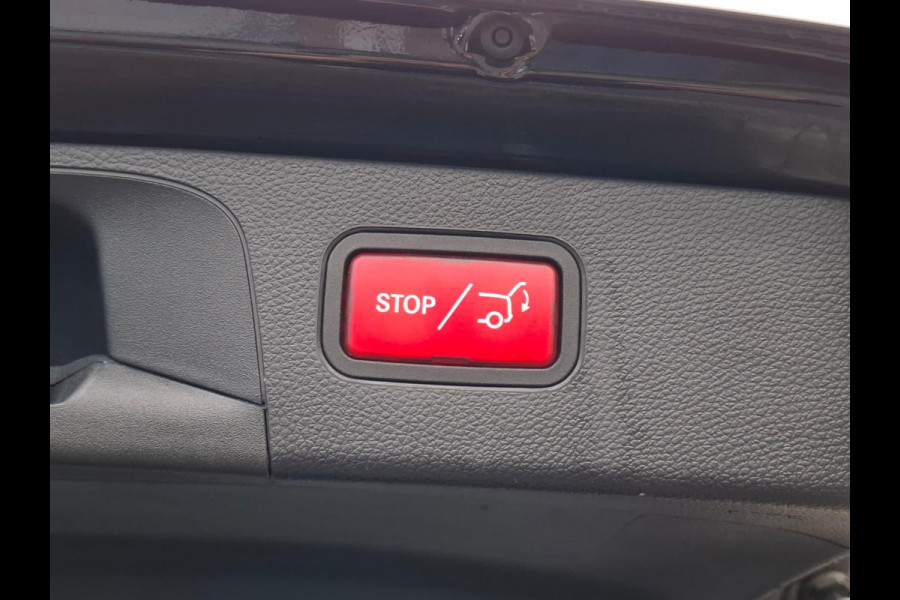 Mercedes-Benz GLC 300e 4MATIC Premium | Panoramdak | Trekhaak | Dealer Onderhouden