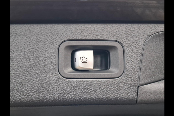 Mercedes-Benz GLC 300e 4MATIC Premium | Panoramdak | Trekhaak | Dealer Onderhouden