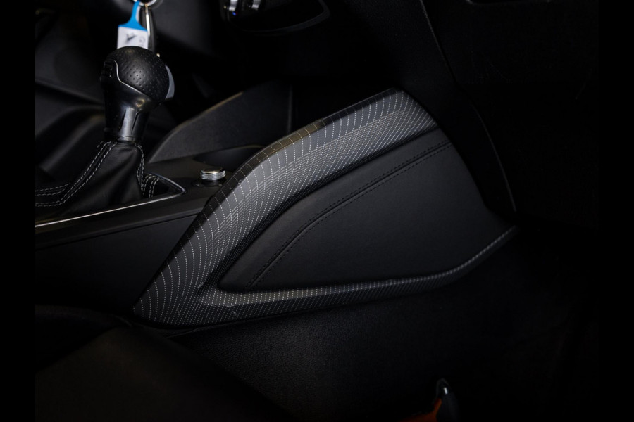 Audi Q2 1.4 TFSI CoD Sport Edition #1 /150pk / Trekhaak / Sfeerverlichting /