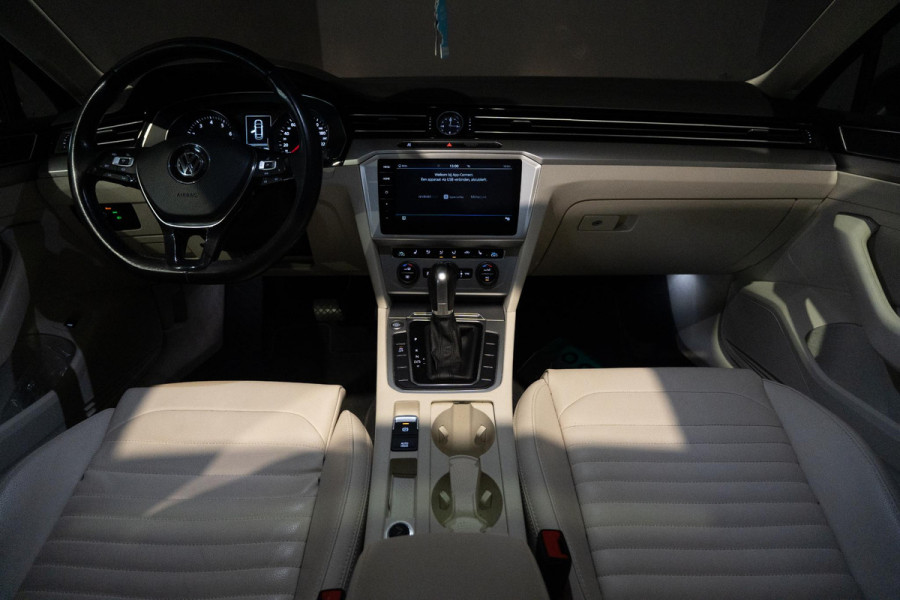 Volkswagen Passat 1.5 TSI Highline | Pano | Automaat | Trekhaak