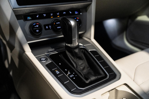 Volkswagen Passat 1.5 TSI Highline | Pano | Automaat | Trekhaak