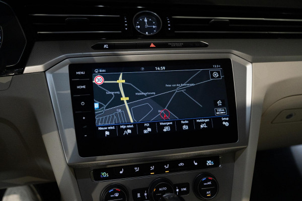 Volkswagen Passat 1.5 TSI Highline | Pano | Automaat | Trekhaak