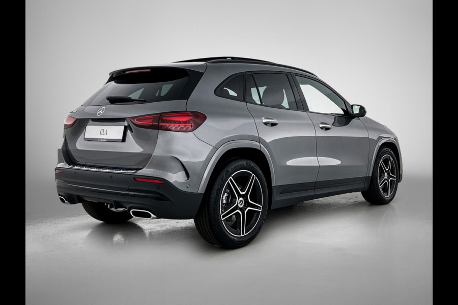 Mercedes-Benz GLA 180 Business Solution AMG | Trekhaak | MULTIBEAM LED | Nightpakket | Panoramaschuifdak | Smartphone Integratie | Keyless-Go comfortpakket | EASY PACK achterklep |