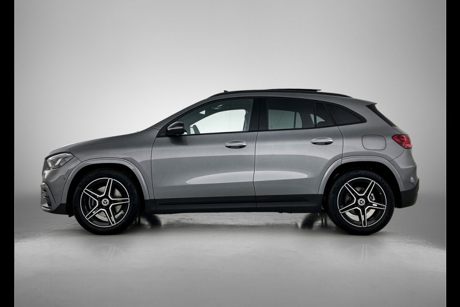 Mercedes-Benz GLA 180 Business Solution AMG | Trekhaak | MULTIBEAM LED | Nightpakket | Panoramaschuifdak | Smartphone Integratie | Keyless-Go comfortpakket | EASY PACK achterklep |