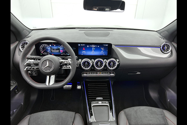 Mercedes-Benz GLA 180 Business Solution AMG | Trekhaak | MULTIBEAM LED | Nightpakket | Panoramaschuifdak | Smartphone Integratie | Keyless-Go comfortpakket | EASY PACK achterklep |