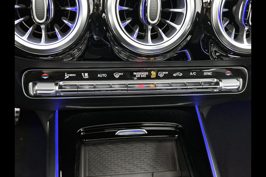 Mercedes-Benz GLA 180 Business Solution AMG | Trekhaak | MULTIBEAM LED | Nightpakket | Panoramaschuifdak | Smartphone Integratie | Keyless-Go comfortpakket | EASY PACK achterklep |