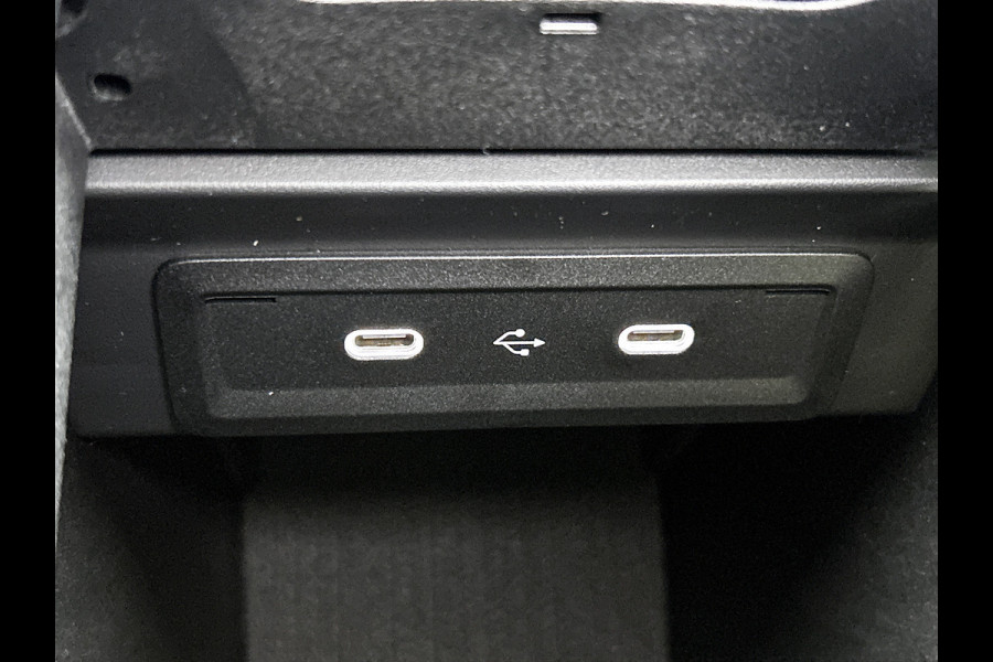 Mercedes-Benz GLA 180 Business Solution AMG | Trekhaak | MULTIBEAM LED | Nightpakket | Panoramaschuifdak | Smartphone Integratie | Keyless-Go comfortpakket | EASY PACK achterklep |