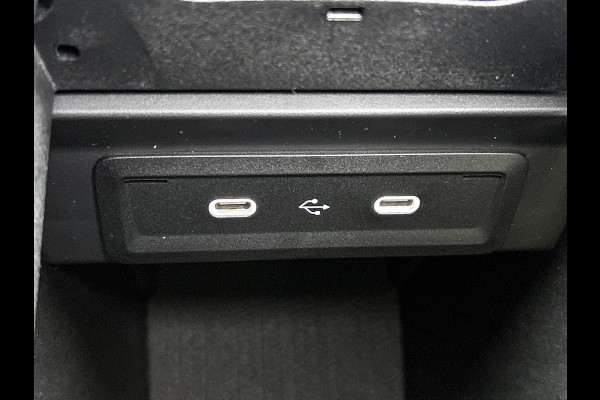 Mercedes-Benz GLA 180 Business Solution AMG | Trekhaak | MULTIBEAM LED | Nightpakket | Panoramaschuifdak | Smartphone Integratie | Keyless-Go comfortpakket | EASY PACK achterklep |