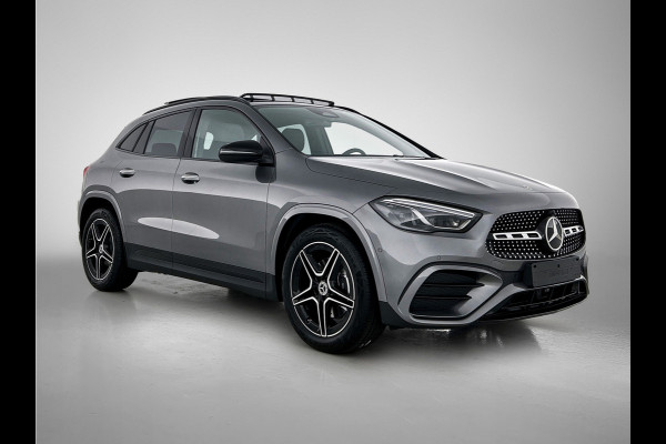 Mercedes-Benz GLA 180 Business Solution AMG | Trekhaak | MULTIBEAM LED | Nightpakket | Panoramaschuifdak | Smartphone Integratie | Keyless-Go comfortpakket | EASY PACK achterklep |