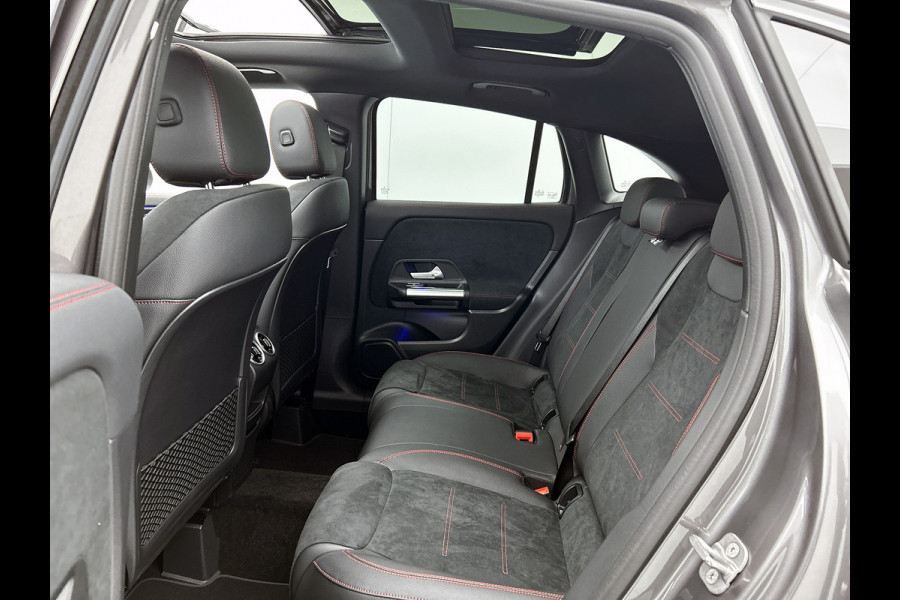 Mercedes-Benz GLA 180 Business Solution AMG | Trekhaak | MULTIBEAM LED | Nightpakket | Panoramaschuifdak | Smartphone Integratie | Keyless-Go comfortpakket | EASY PACK achterklep |