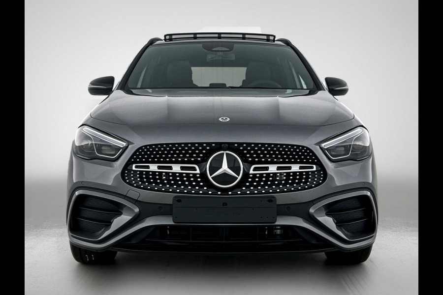 Mercedes-Benz GLA 180 Business Solution AMG | Trekhaak | MULTIBEAM LED | Nightpakket | Panoramaschuifdak | Smartphone Integratie | Keyless-Go comfortpakket | EASY PACK achterklep |
