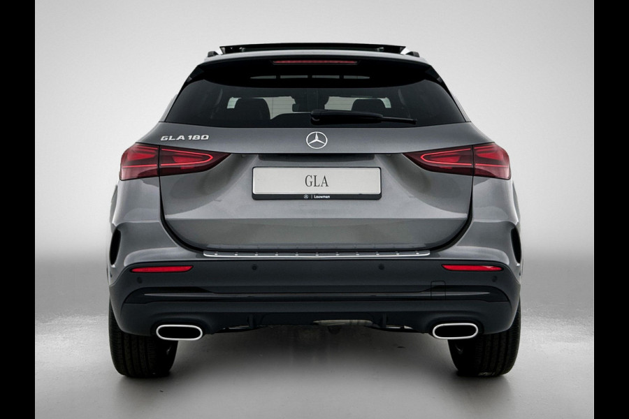 Mercedes-Benz GLA 180 Business Solution AMG | Trekhaak | MULTIBEAM LED | Nightpakket | Panoramaschuifdak | Smartphone Integratie | Keyless-Go comfortpakket | EASY PACK achterklep |