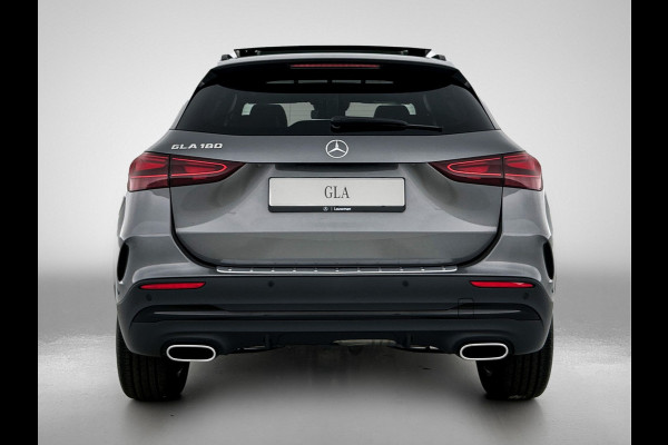 Mercedes-Benz GLA 180 Business Solution AMG | Trekhaak | MULTIBEAM LED | Nightpakket | Panoramaschuifdak | Smartphone Integratie | Keyless-Go comfortpakket | EASY PACK achterklep |