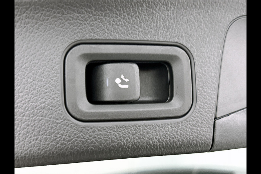 Mercedes-Benz GLA 180 Business Solution AMG | Trekhaak | MULTIBEAM LED | Nightpakket | Panoramaschuifdak | Smartphone Integratie | Keyless-Go comfortpakket | EASY PACK achterklep |