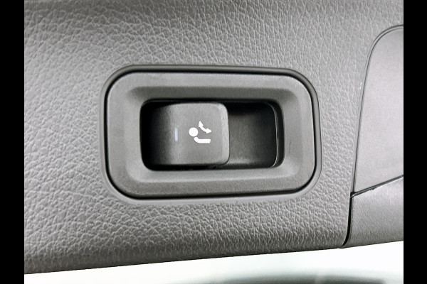 Mercedes-Benz GLA 180 Business Solution AMG | Trekhaak | MULTIBEAM LED | Nightpakket | Panoramaschuifdak | Smartphone Integratie | Keyless-Go comfortpakket | EASY PACK achterklep |