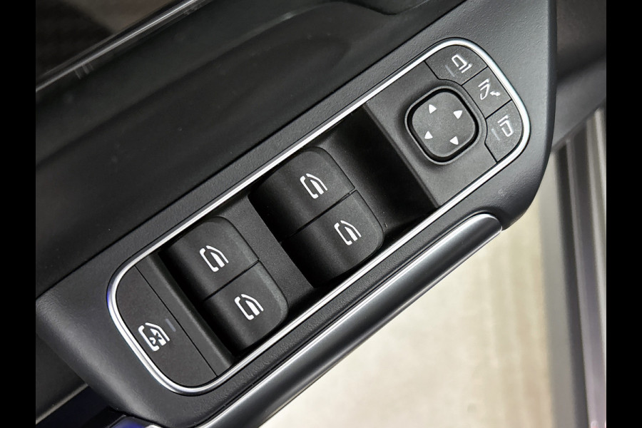Mercedes-Benz GLA 180 Business Solution AMG | Trekhaak | MULTIBEAM LED | Nightpakket | Panoramaschuifdak | Smartphone Integratie | Keyless-Go comfortpakket | EASY PACK achterklep |