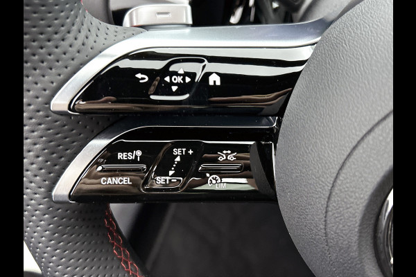 Mercedes-Benz GLA 180 Business Solution AMG | Trekhaak | MULTIBEAM LED | Nightpakket | Panoramaschuifdak | Smartphone Integratie | Keyless-Go comfortpakket | EASY PACK achterklep |