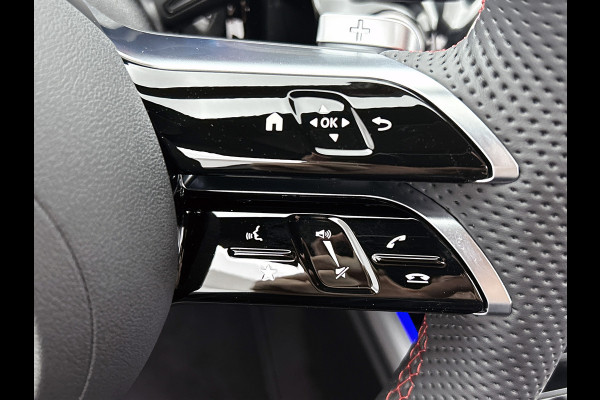 Mercedes-Benz GLA 180 Business Solution AMG | Trekhaak | MULTIBEAM LED | Nightpakket | Panoramaschuifdak | Smartphone Integratie | Keyless-Go comfortpakket | EASY PACK achterklep |