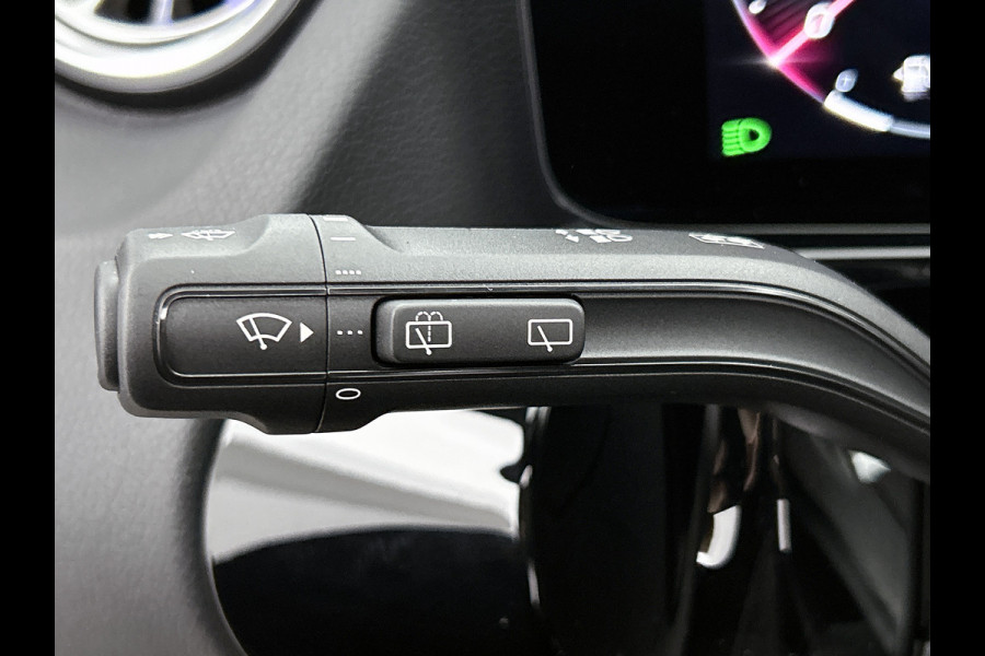 Mercedes-Benz GLA 180 Business Solution AMG | Trekhaak | MULTIBEAM LED | Nightpakket | Panoramaschuifdak | Smartphone Integratie | Keyless-Go comfortpakket | EASY PACK achterklep |