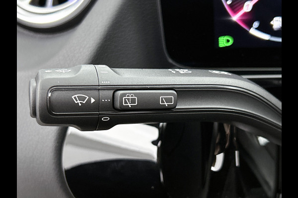 Mercedes-Benz GLA 180 Business Solution AMG | Trekhaak | MULTIBEAM LED | Nightpakket | Panoramaschuifdak | Smartphone Integratie | Keyless-Go comfortpakket | EASY PACK achterklep |