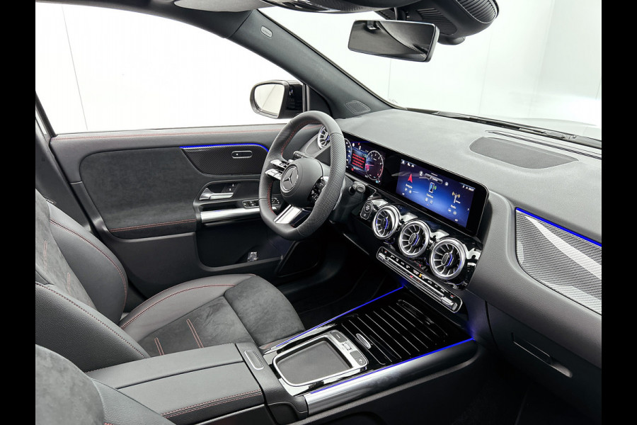 Mercedes-Benz GLA 180 Business Solution AMG | Trekhaak | MULTIBEAM LED | Nightpakket | Panoramaschuifdak | Smartphone Integratie | Keyless-Go comfortpakket | EASY PACK achterklep |