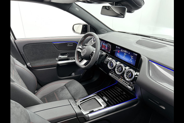Mercedes-Benz GLA 180 Business Solution AMG | Trekhaak | MULTIBEAM LED | Nightpakket | Panoramaschuifdak | Smartphone Integratie | Keyless-Go comfortpakket | EASY PACK achterklep |