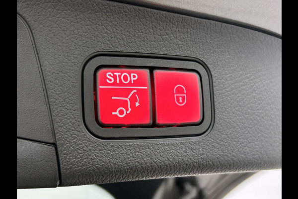 Mercedes-Benz GLA 180 Business Solution AMG | Trekhaak | MULTIBEAM LED | Nightpakket | Panoramaschuifdak | Smartphone Integratie | Keyless-Go comfortpakket | EASY PACK achterklep |