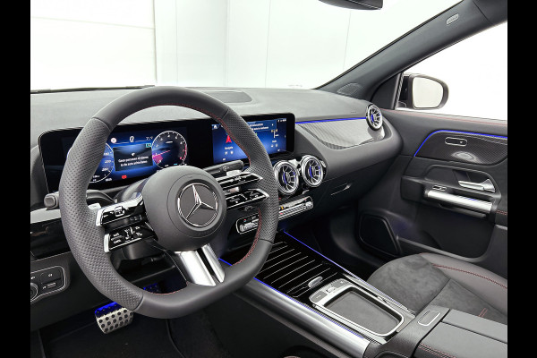 Mercedes-Benz GLA 180 Business Solution AMG | Trekhaak | MULTIBEAM LED | Nightpakket | Panoramaschuifdak | Smartphone Integratie | Keyless-Go comfortpakket | EASY PACK achterklep |